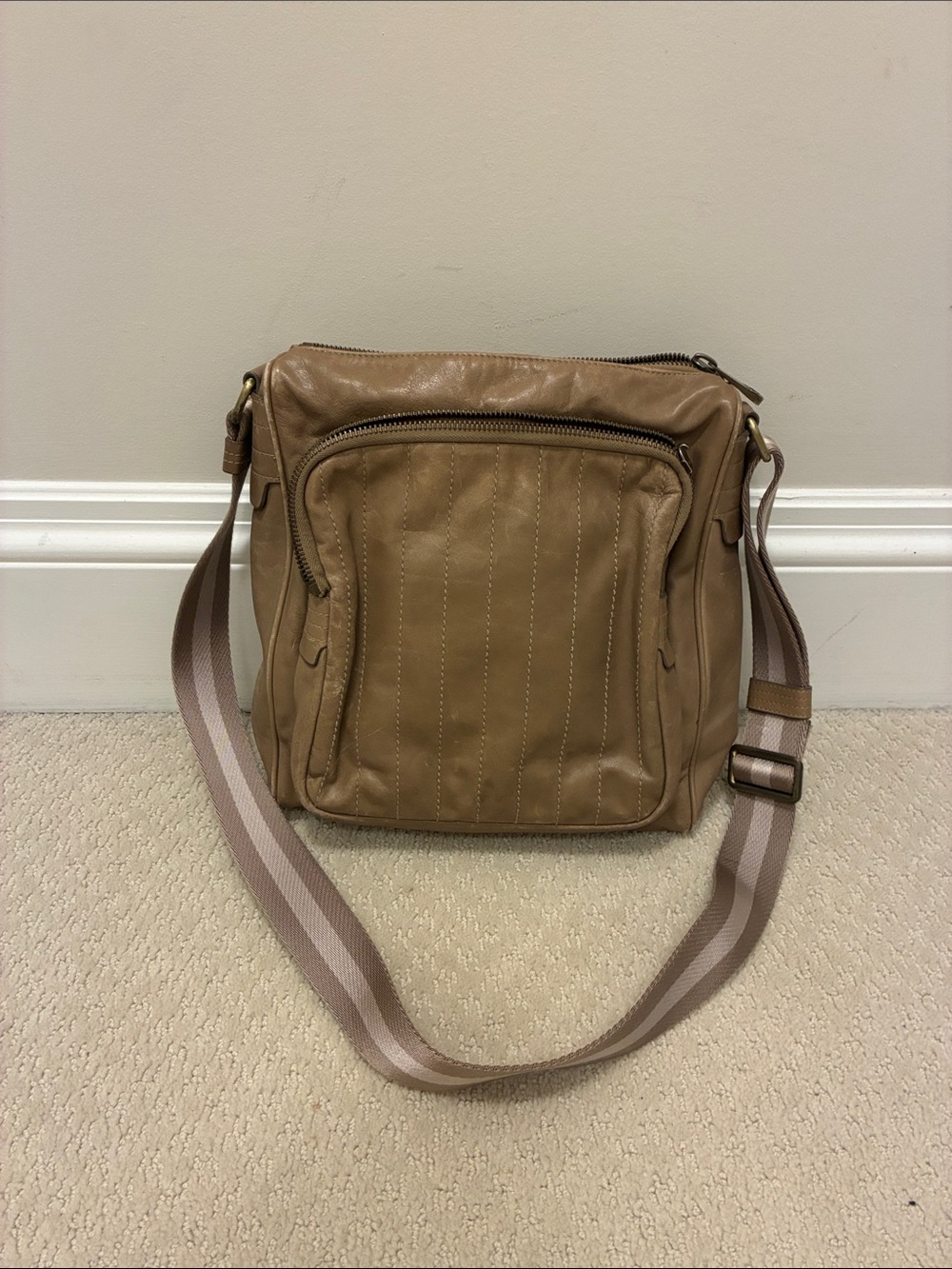 Bally Vintage Leather Crossbody Messenger Bag - Unisex 👝